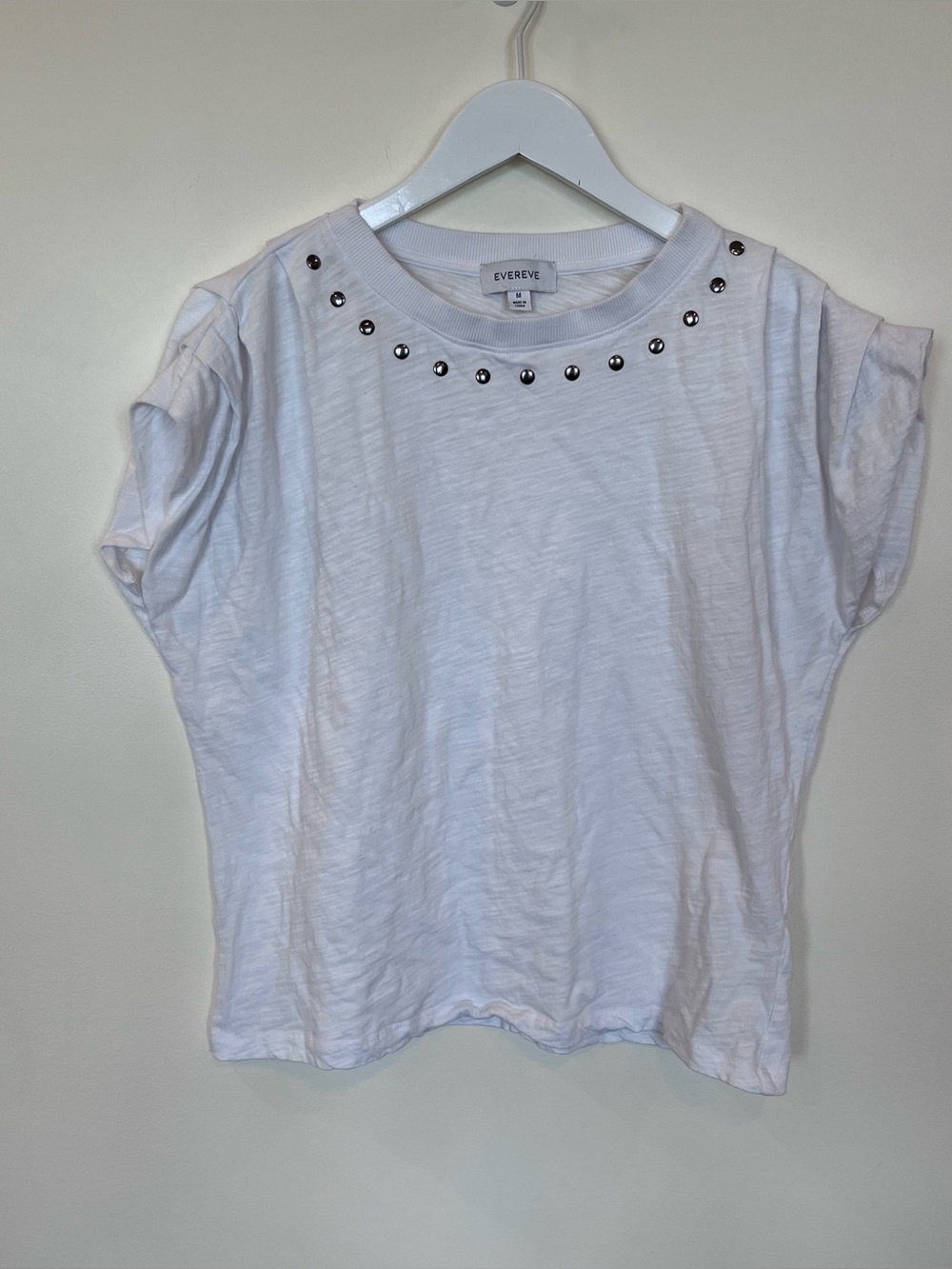 EVEREVE Jaden Stud Muscle Tee Womens Medium White